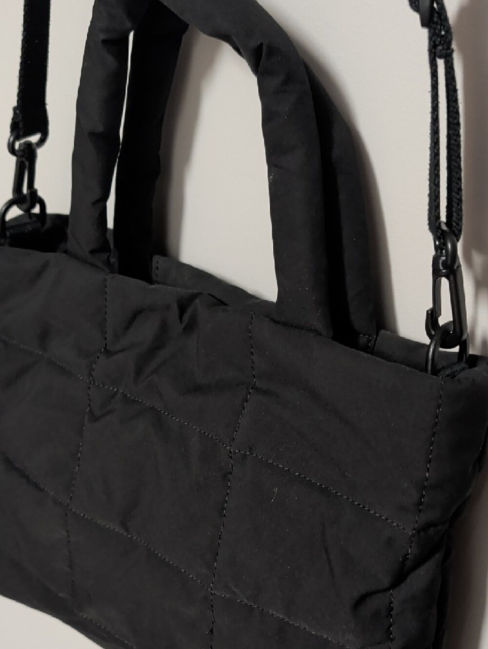 GAP Black Quilted Crossbody Tote - Picture 2 of 9